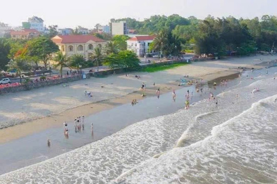 Do Son joins hands in beach-cleanups
