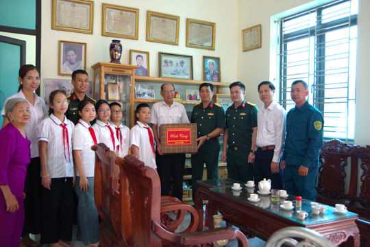 Chăm lo hậu phương, thắt chặt tình quân dân