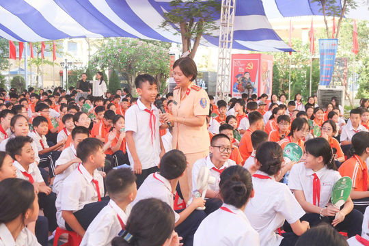 Chủ động bảo vệ trẻ trong mùa hè