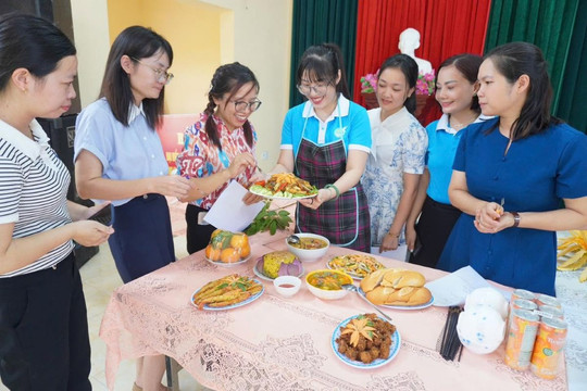 Phụ nữ Vĩnh Am tôn vinh bữa cơm gia đình
