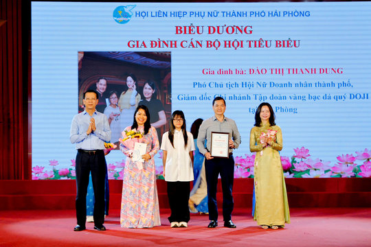 Phát động 'Xây dựng gia đình 5 không, 3 sạch, 3 an'