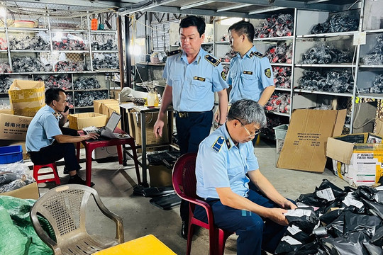 Hải Phòng liên tiếp triệt xóa các tụ điểm sản xuất hàng giả
