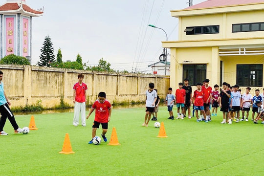 Sôi động sân chơi hè cho trẻ em