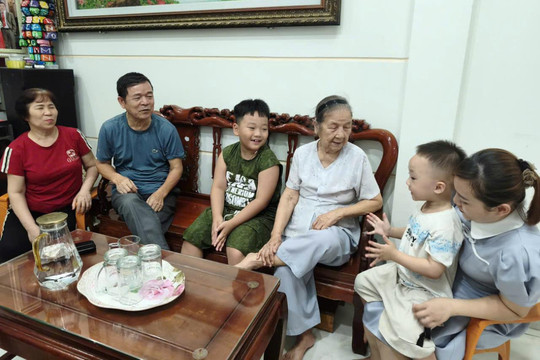Những gia đình 'tứ đại đồng đường'