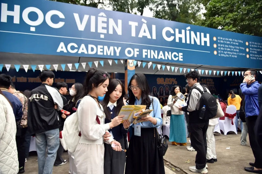 Biến động điểm chuẩn của Học viện Tài chính