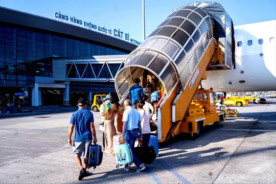 Cát Bi nâng công suất phục vụ cao điểm hè