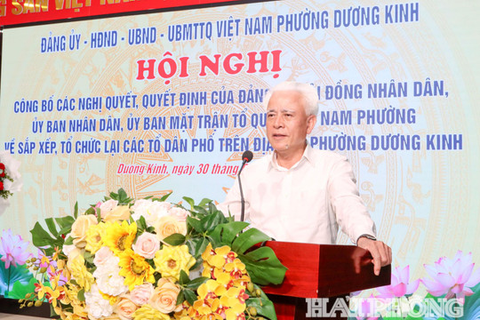 Đồng chí Nguyễn Đình Chuyến dự hội nghị công bố các quyết định về tổ chức, nhân sự ở phường Dương Kinh