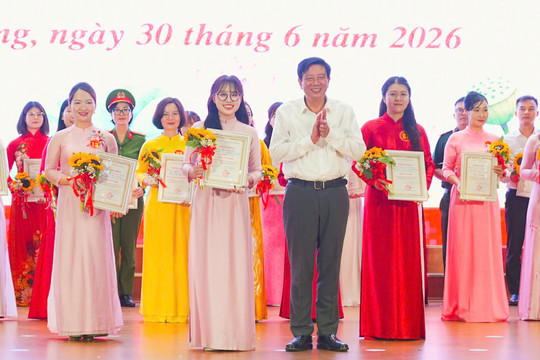 Thí sinh Phạm Bích Ngọc (phường Ngô Quyền) đoạt giải nhất Hội thi Báo cáo viên, tuyên truyền viên giỏi thành phố
