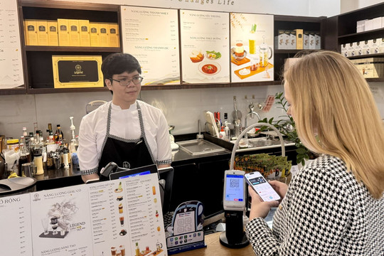 Ra mắt dịch vụ thanh toán QR xuyên biên giới Việt Nam - Singapore