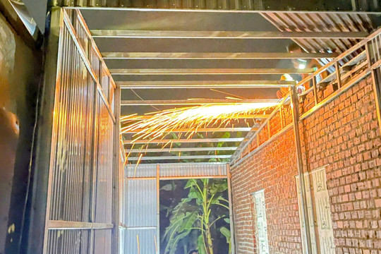 Phường Lê Ích Mộc xử lý công trình xây dựng trái phép trong đêm