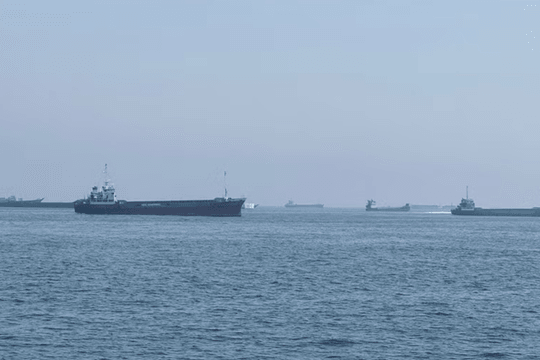 Eo biển Hormuz nhộn nhịp trở lại sau thỏa thuận ngừng bắn Mỹ - Iran