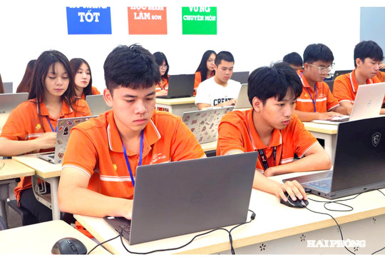 Niềm vui và những khoảng lặng sau kỳ thi lớp 10