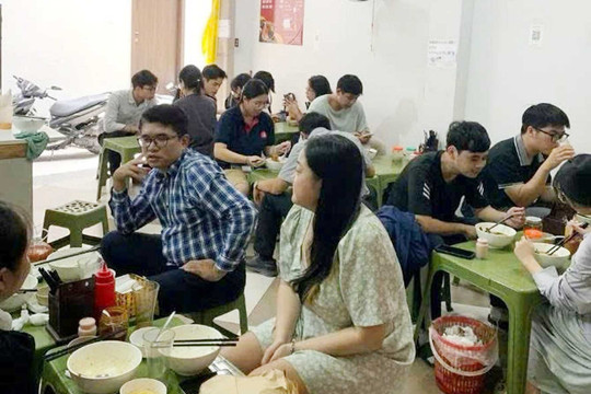 Cựu sinh viên Đại học Bách Khoa đưa bánh đa cua đất Cảng đến với thực khách Hà Nội