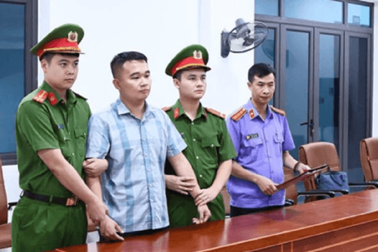 Phê chuẩn lệnh bắt khẩn cấp giáo viên liên quan bất thường điểm thi