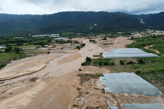 Khởi tố chủ trang trại trong vụ vỡ hồ chứa nước làm 1 người tử vong