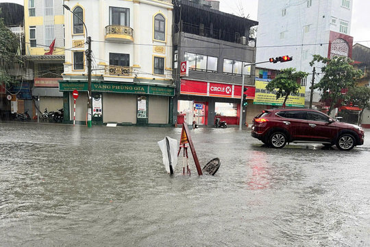 Hai Phong chairman orders response to heavy rain and landslide risks