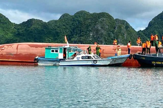 1 người tử vong, 1 người mất tích trong vụ lật tàu tại đặc khu Vân Đồn