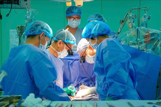 Hồi sinh nam bệnh nhân 29 tuổi nhờ ca ghép tim kỷ lục