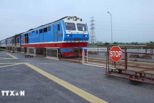 Dự kiến đưa tàu du lịch Huế - Phong Nha vào khai thác từ ngày 1/9