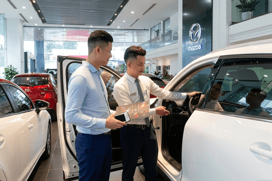 Những mẫu xe hybrid đang hút khách Việt