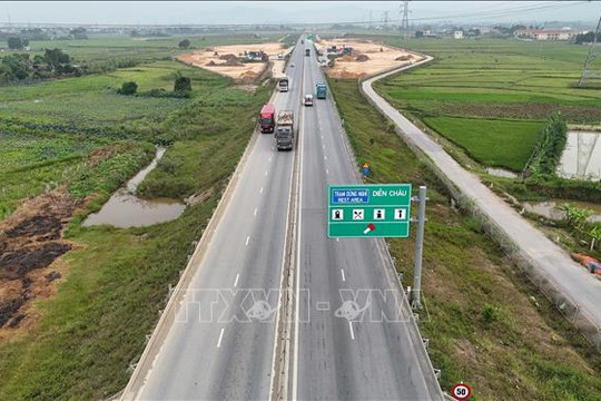 Còn 5 dự án cao tốc Bắc - Nam không kịp tiến độ thu phí từ ngày 15/7