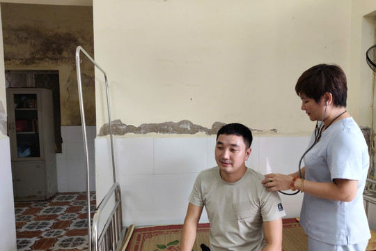 Hạ tầng yếu, y tế cơ sở gặp nhiều khó khăn