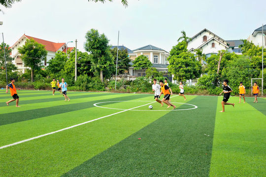 Gần 100 học sinh xã Ninh Giang tham gia lớp đào tạo bóng đá miễn phí