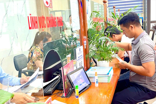 Xây dựng chính sách hỗ trợ công chức, viên chức bộ phận "một cửa"