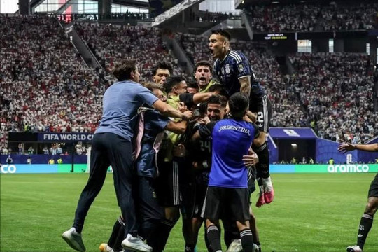 Argentina ngược dòng ngoạn mục để vào chung kết World Cup 2026