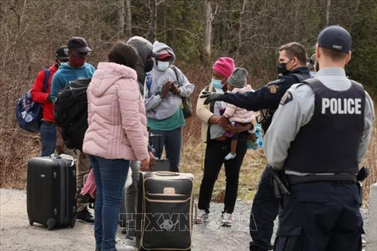 Canada tạm dừng 'Chương trình đoàn tụ gia đình'