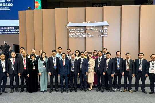 Hai Phong delegation attends UNESCO's 48th session