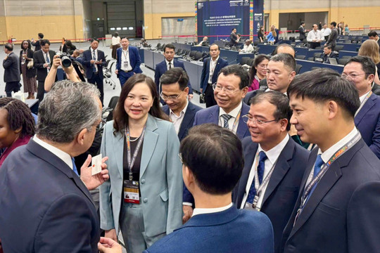Đoàn công tác thành phố Hải Phòng dự Kỳ họp lần thứ 48 của UNESCO