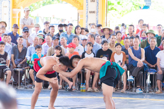 Sức sống môn vật dân tộc ở xã Chí Minh