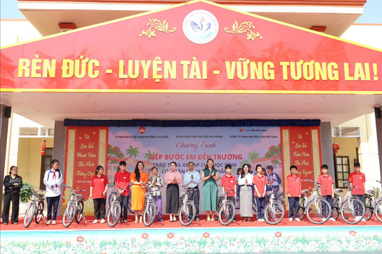 Huy động nguồn lực, tiếp sức học sinh vượt khó