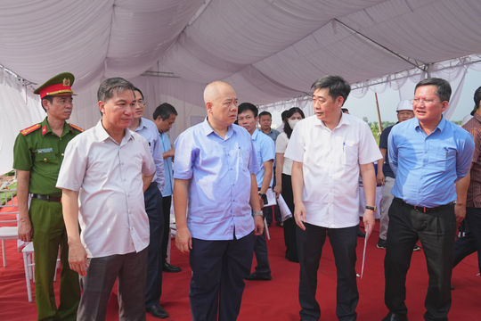 Hai Phong People's Committee Chairman Do Thanh Trung inspects projects in western area