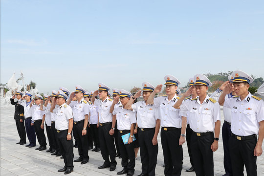 Quân chủng Hải quân tri ân Anh hùng liệt sĩ tại Bến K15