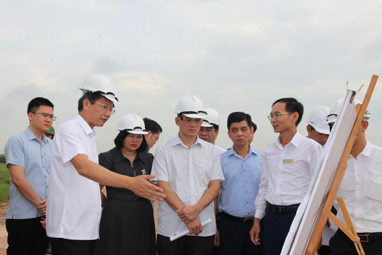 Phó Chủ tịch Thường trực UBND thành phố Lê Anh Quân kiểm tra tiến độ một số dự án