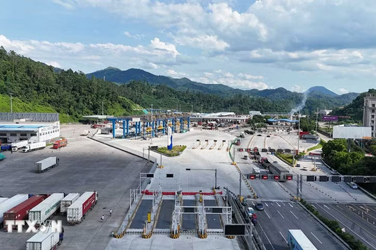 Sôi động dòng chảy thương mại Việt Nam - Trung Quốc qua cửa khẩu Hữu Nghị Quan