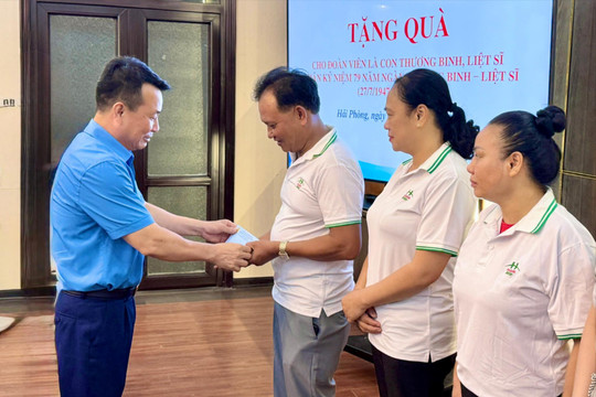 Trao hàng nghìn suất quà tri ân người có công, gia đình chính sách