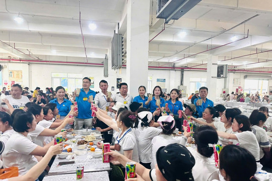 Ấm áp ‘Bữa cơm Công đoàn’ của người lao động Hải Phòng