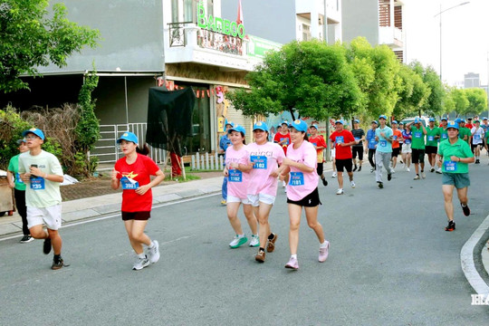 Hơn 4.000 người tham gia giải chạy ‘Những bước chân khỏe đẹp’