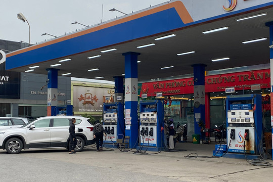 Bộ Công Thương yêu cầu kiểm tra doanh nghiệp bán lẻ thiếu xăng dầu