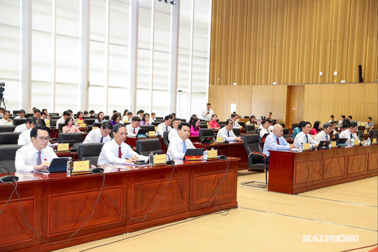 Quyết nghị những vấn đề phục vụ phát triển thành phố và đời sống nhân dân