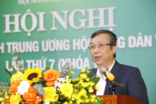 Khai trừ ra khỏi Đảng Thứ trưởng Bộ Nông nghiệp và Môi trường Hoàng Trung