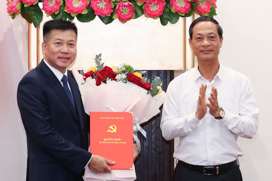 Đại tá Nguyễn Bình Khánh kiêm giữ chức Phó Chánh Văn phòng Thành ủy Hải Phòng