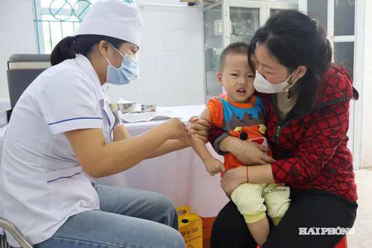 Bộ Y tế đôn đốc các địa phương tăng tốc tiêm vaccine trong tiêm chủng mở rộng