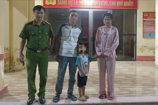 Công an xã Hà Đông kịp thời đưa cháu bé đi lạc về với gia đình