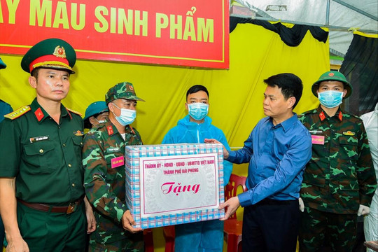 Hai Phong Party Chief pays tribute to fallen heroes