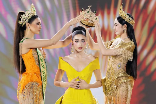'Bông hồng lai' Emoura Phạm đăng quang Miss Grand Vietnam 2026