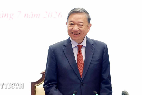 Xác định ngoại giao phục vụ phát triển là trung tâm
